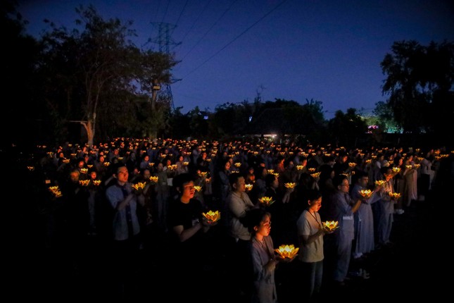 Gửi niệm lành đến những người đang gặp khổ