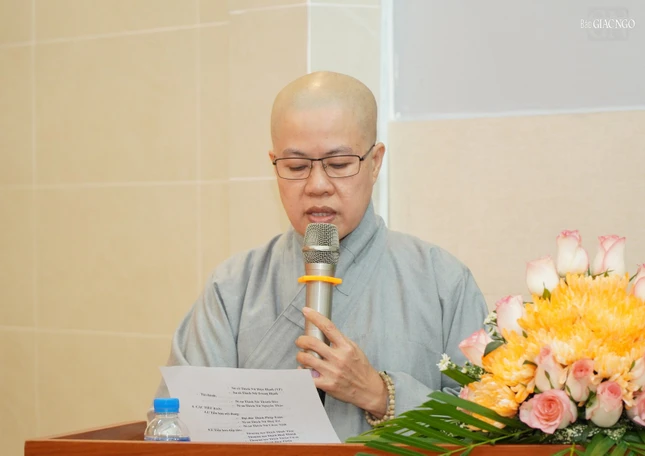 Sư cô Thích nữ Diệu Minh trình dự thảo kế hoạch tổ chức Đại lễ Phật đản Phật lịch 2569