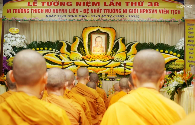 Trang nghiêm tưởng niệm 38 năm ngày Ni trưởng Huỳnh Liên - Đệ nhất Trưởng Ni giới hệ phái Khất sĩ viên tịch