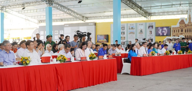 Lãnh đạo Thành Ủy, HĐND, UBND, UBMTTQVN TP.HCM... tham dự