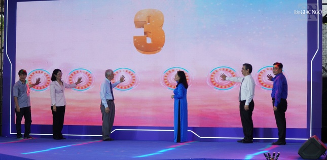 Nghi thức khai mạc triển lãm