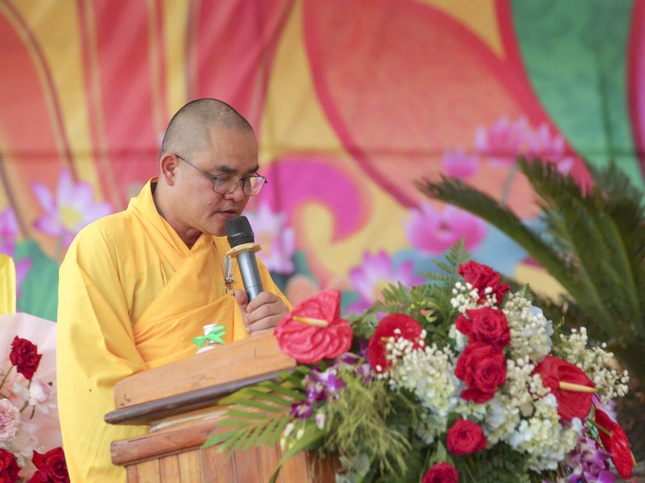 Đại đức Thích Quảng Nhiên thay mặt Ban Trị sự GHPGVN H.Tuy Đức phát biểu khai mạc Đại đức Thích Quảng Nhiên thay mặt Ban Trị sự GHPGVN H.Tuy Đức phát biểu khai mạc