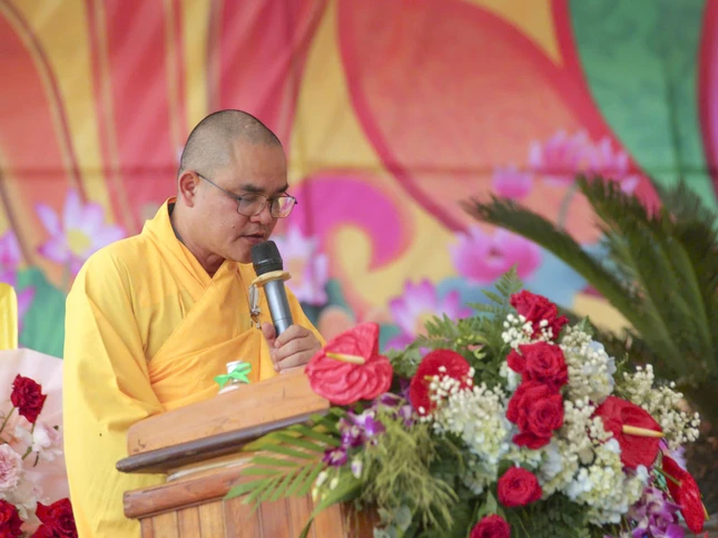 Đại đức Thích Quảng Nhiên thay mặt Ban Trị sự GHPGVN H.Tuy Đức phát biểu khai mạc Đại đức Thích Quảng Nhiên thay mặt Ban Trị sự GHPGVN H.Tuy Đức phát biểu khai mạc