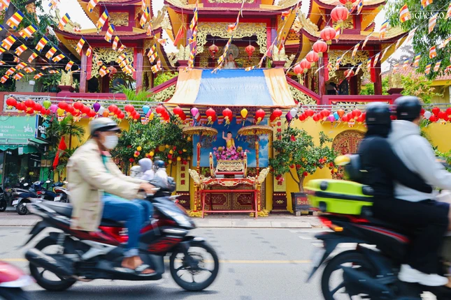 Phật về giữa nhân gian