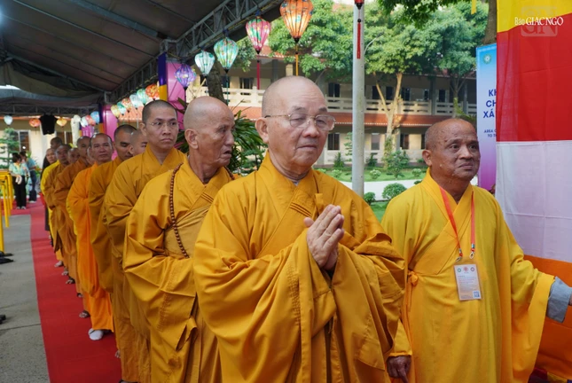 Hòa thượng Thích Minh Thiện, Trưởng ban Trị sự GHPGVN tỉnh Long An cùng chư Tăng về chùa Thanh Tâm chiêm bái xá-lợi Đức Phật Hòa thượng Thích Minh Thiện, Trưởng ban Trị sự GHPGVN tỉnh Long An cùng chư Tăng về chùa Thanh Tâm chiêm bái xá-lợi Đức Phật