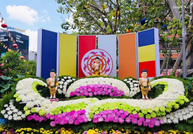 Lễ đài Phật đản tại chùa Vĩnh Nghiêm