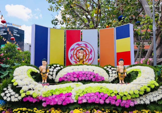 Lễ đài Phật đản tại chùa Vĩnh Nghiêm Lễ đài Phật đản tại chùa Vĩnh Nghiêm