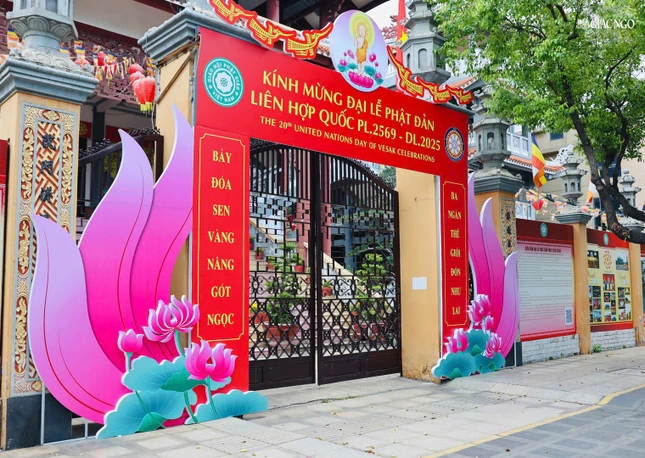 Tại thiền viện Quảng Đức (Q.3) Tại thiền viện Quảng Đức (Q.3)