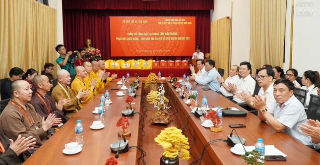 GHPGVN, Ủy ban Tổ chức Quốc gia Đại lễ Vesak Liên Hiệp Quốc 2025, Bộ trưởng Bộ Dân tộc và Tôn giáo phối hợp tổ chức tặng quà đến trẻ em khuyết tật tại Trung tâm Điều dưỡng, phục hồi chức năng - Trợ giúp trẻ em và Hỗ trợ người khuyết tật (Q.3,TP.HCM)