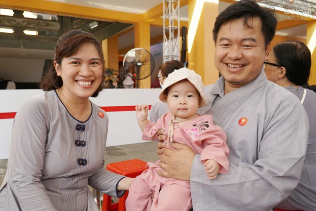 Gia đình anh chị Nguyên Ngôn, Nguyên Tuệ An Gia đình anh chị Nguyên Ngôn, Nguyên Tuệ An