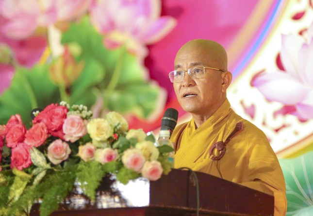 Thượng tọa Thích Quảng Hiền cung tuyên Diễn văn Đại lễ Phật đản Phật lịch 2569 của Trưởng lão Hòa thượng Chủ tịch Hội đồng Trị sự GHPGVN