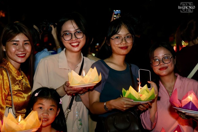 Các bạn trẻ hoan hỷ... Các bạn trẻ hoan hỷ...