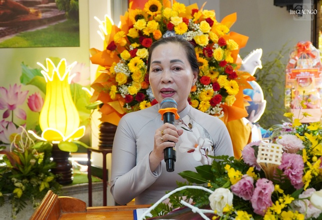 Bà Trần Ngọc Phượng phát biểu