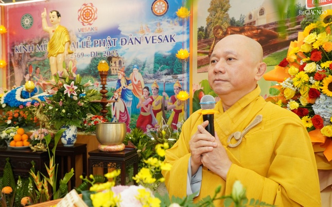 Thượng tọa Thích Tắc Bạch phát biểu cảm tạ