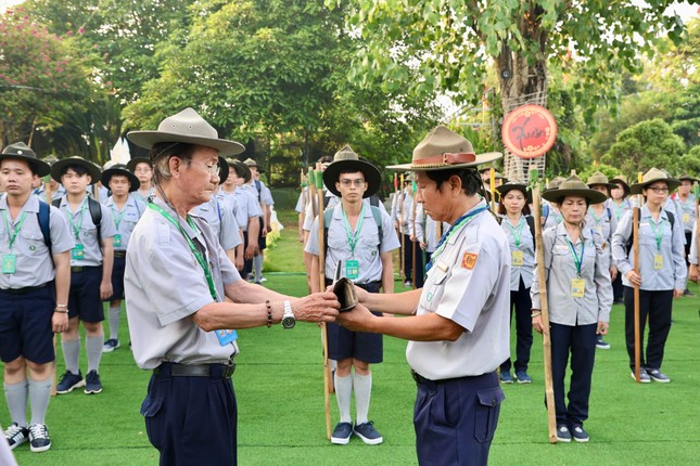 Huynh trưởng Minh Hạnh, Trại phó trao còi lệnh đến đời sống trại