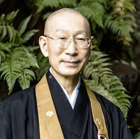 Thiền sư Shunmyo Masuno, sư trưởng tại chùa Soto Zen ở Yokohama, Nhật Bản, là một nhà thiết kế sân vườn và môi trường nổi tiếng