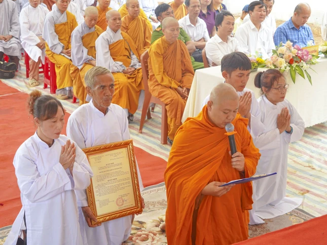 Đại đức Thích Giác Minh Phát dâng lời phát nguyện Đại đức Thích Giác Minh Phát dâng lời phát nguyện