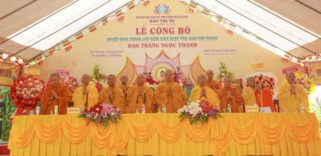 Chư tôn đức chứng minh