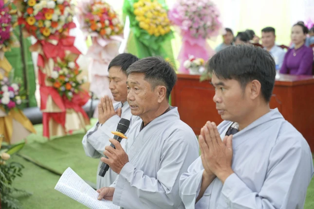 Phật tử đại diện Ban Hộ tự dâng lời phát nguyện