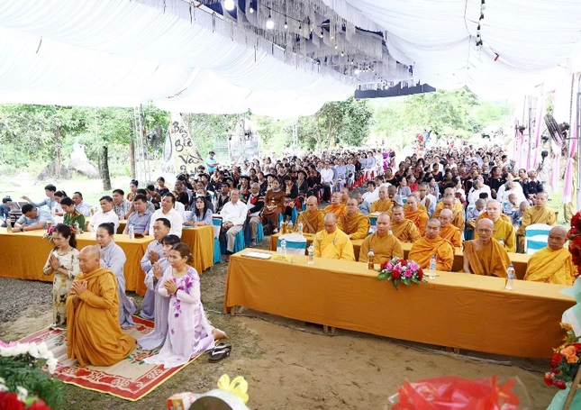 Quang cảnh buổi công bố quyết định