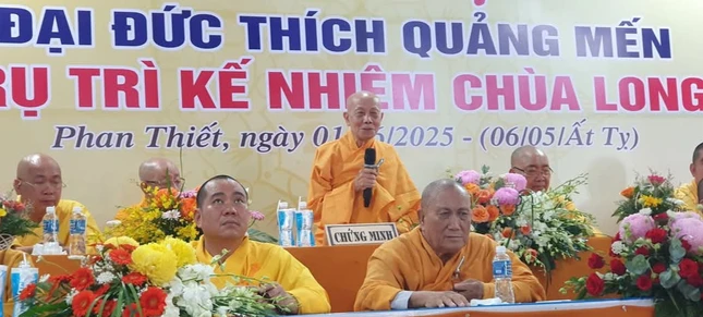 Trưởng lão Hòa thượng Thích Minh Trí đạo từ chứng minh