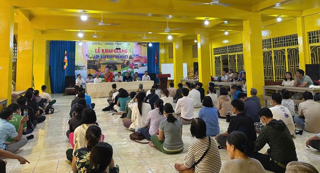 Khai giảng lớp xoa bóp, ấn huyệt cho các em khiếm thị Khai giảng lớp xoa bóp, ấn huyệt cho các em khiếm thị