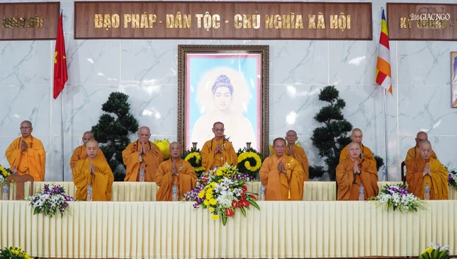 Chư tôn đức niệm Phật cầu gia hộ Chư tôn đức niệm Phật cầu gia hộ