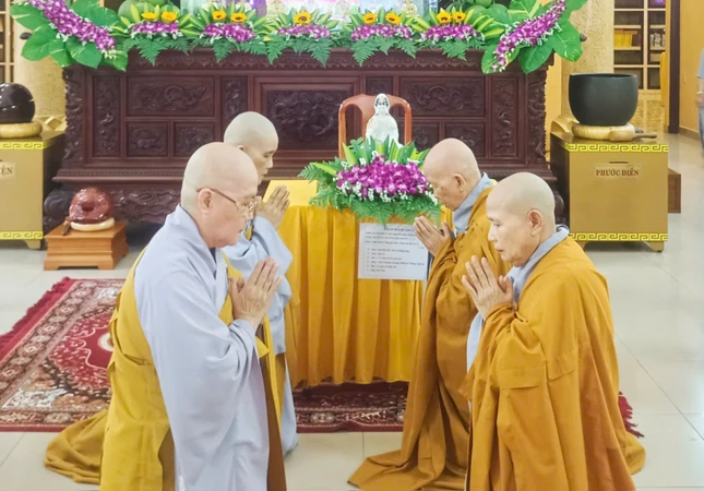 Nhị vị Ni trưởng đối thú an cư - Ảnh: CVP