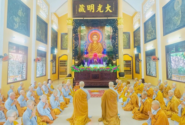 Trang nghiêm khóa lễ - Ảnh: CVP