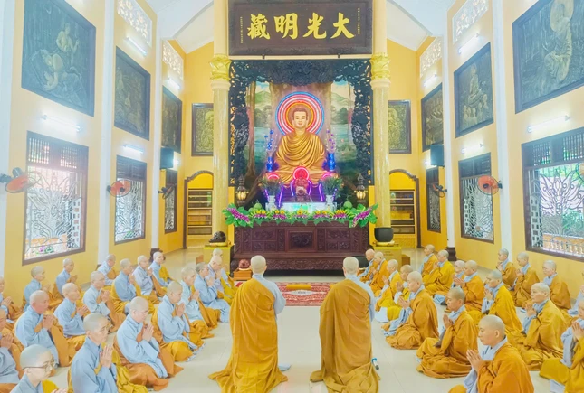 Trang nghiêm khóa lễ - Ảnh: CVP