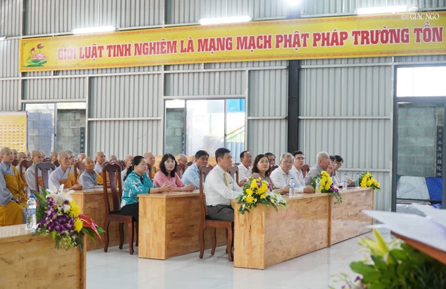 Đại diện chính quyền tham dự Đại diện chính quyền tham dự