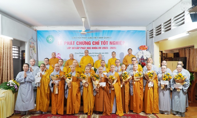 Ban Chủ nhiệm lưu niệm cùng các Tăng Ni sinh thi tụng luật Ban Chủ nhiệm lưu niệm cùng các Tăng Ni sinh thi tụng luật