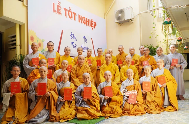 Hiện nay Lớp Sơ cấp Phật học Q.3 đang đào tạo năm nhất khóa 16 với gần 40 Tăng Ni sinh Hiện nay Lớp Sơ cấp Phật học Q.3 đang đào tạo năm nhất khóa 16 với gần 40 Tăng Ni sinh