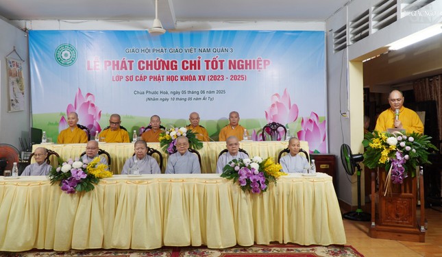 Thượng tọa Thích Thiện Chơn, Chủ nhiệm Lớp Sơ cấp Phật học Q.3 phát biểu khai mạc Thượng tọa Thích Thiện Chơn, Chủ nhiệm Lớp Sơ cấp Phật học Q.3 phát biểu khai mạc