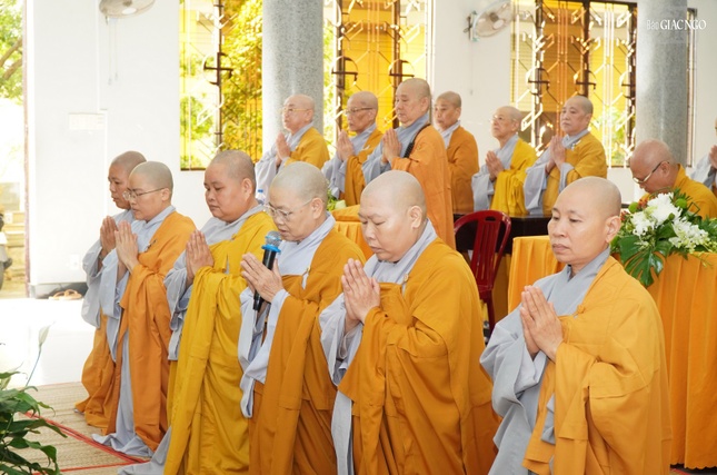 Chư Ni thỉnh giáo giới của Đại Tăng