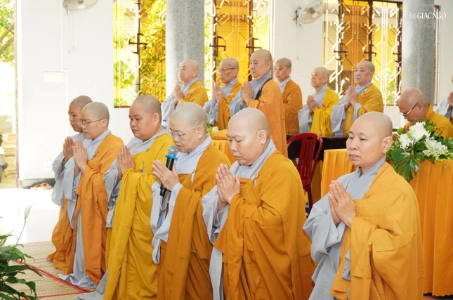 Chư Ni thỉnh giáo giới của Đại Tăng