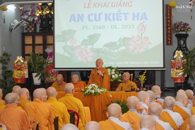 Hòa thượng Thích Giác Thuận đạo từ chứng minh