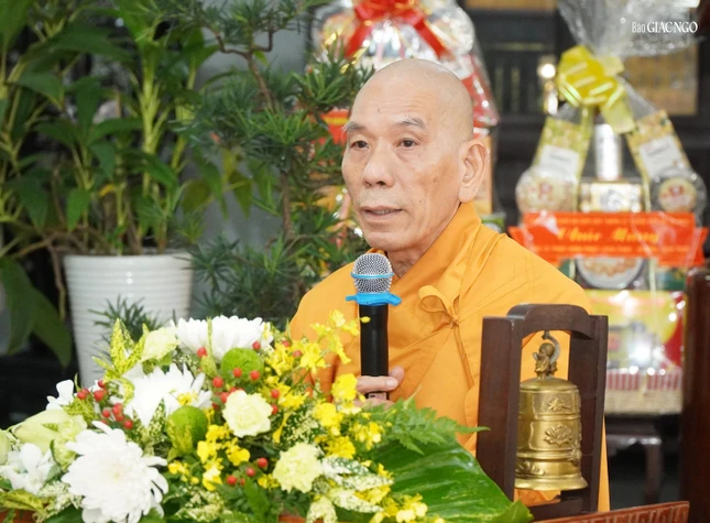 Thượng tọa Thích Giác Trí, Trưởng ban Trị sự GHPGVN Q.Gò Vấp phát biểu khai mạc