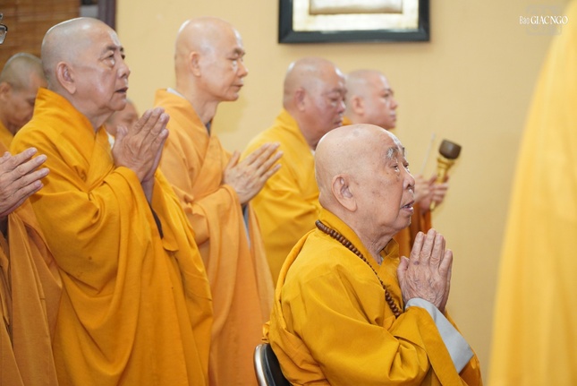 Trưởng lão Hòa thượng Thích Như Tín cùng chư Tăng trong khóa lễ tại chánh điện chùa Ấn Quang Trưởng lão Hòa thượng Thích Như Tín cùng chư Tăng trong khóa lễ tại chánh điện chùa Ấn Quang