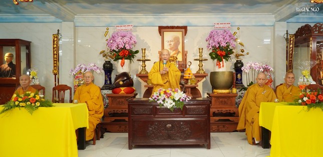 Trưởng lão Hòa thượng Thích Thiện Nhơn giáo giới đến chư Tăng tại trường hạ chùa Hưng Phước