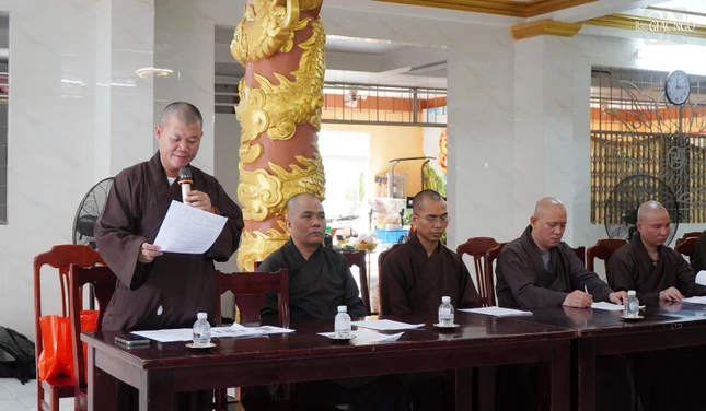 Thượng tọa Thích Minh Duyên, Phó ban Trị sự GHPGVN Q.3 trình kế hoạch tổ chức kỷ niệm 40 năm thành lập GHPGVN Q.3