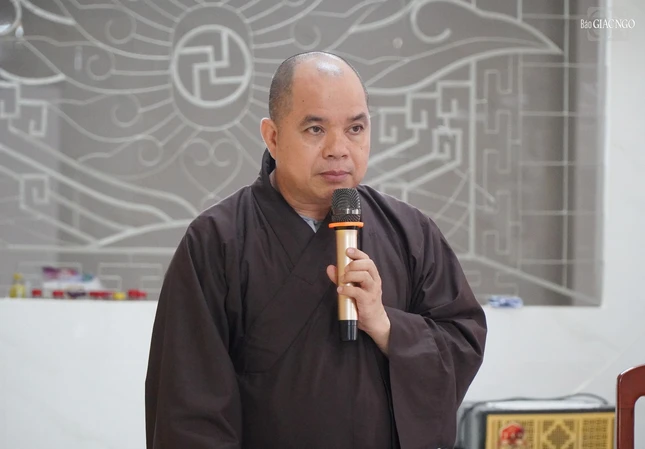 Thượng tọa Thích Thiện Tài, Chánh Thư ký Ban Trị sự GHPGVN Q.3 báo cáo sơ kết Phật sự 6 tháng đầu năm 2025