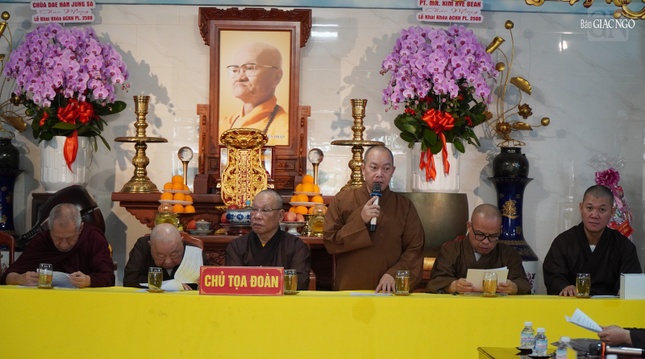 Thượng tọa Thích Thiện Bửu, Trưởng ban Trị sự GHPGVN Q.3 phát biểu khai mạc phiên họp