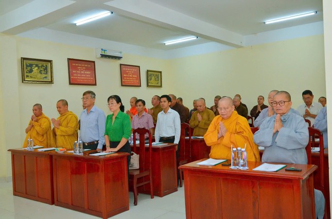 Đại diện chính quyền, chư tôn đức tham dự