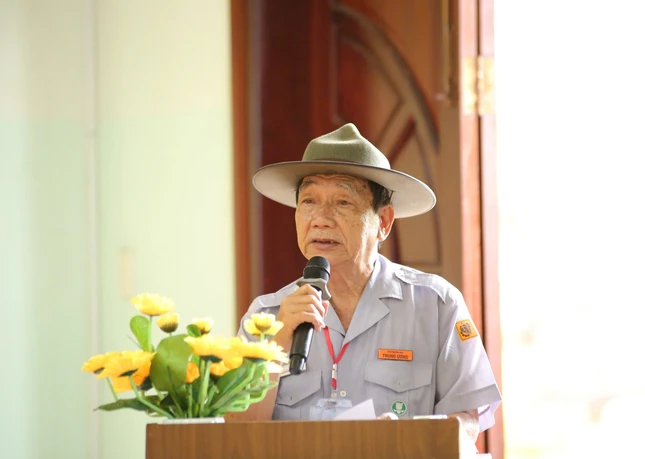 Huynh trưởng cấp Dũng Thị Cư - Nguyễn Thanh Minh, Phó Phân ban Gia đình Phật tử T.Ư, Phó Chủ tịch Hội đồng Coi thi đọc nội quy phòng thi