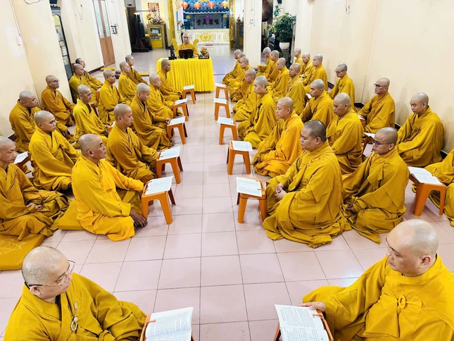 Chư tôn đức trong khóa Lễ Bố-tát Chư tôn đức trong khóa Lễ Bố-tát