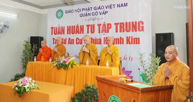Chư tôn đức niệm Phật cầu gia hộ Chư tôn đức niệm Phật cầu gia hộ