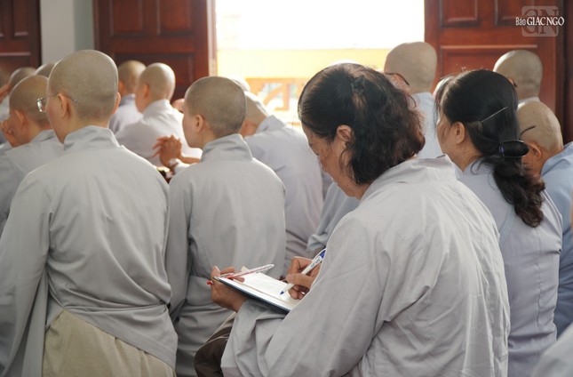 Phật tử nương tựa chư hành giả tu tập ba tháng an cư Phật tử nương tựa chư hành giả tu tập ba tháng an cư