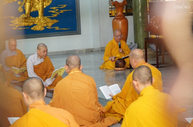 ... sách tấn người xuất gia về việc tu hành, giữ gìn giới luật và hướng tới sự giác ngộ, giải thoát