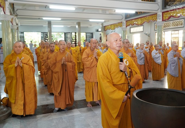 Khóa lễ tụng kinh Di giáo tại chánh điện chùa Huỳnh Kim